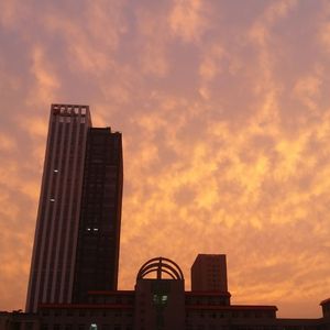 欧美黑人吊丝性爱啪啪啪两根
